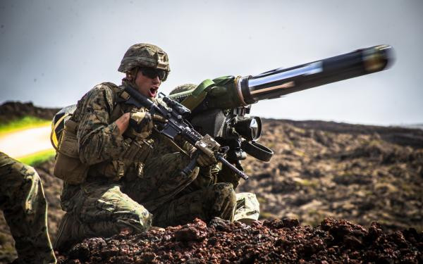 Javelin được thiết kế vào những năm 70 và 80, khi các nhà lãnh đạo của quân đội Mỹ gặp “ác mộng” với hàng loạt xe tăng của Liên Xô. Tên lửa này sau đó đã tham gia phục vụ quân đội Mỹ từ năm 1996 sau khi Chiến tranh Lạnh kết thúc. Nguồn ảnh: DVIDS.