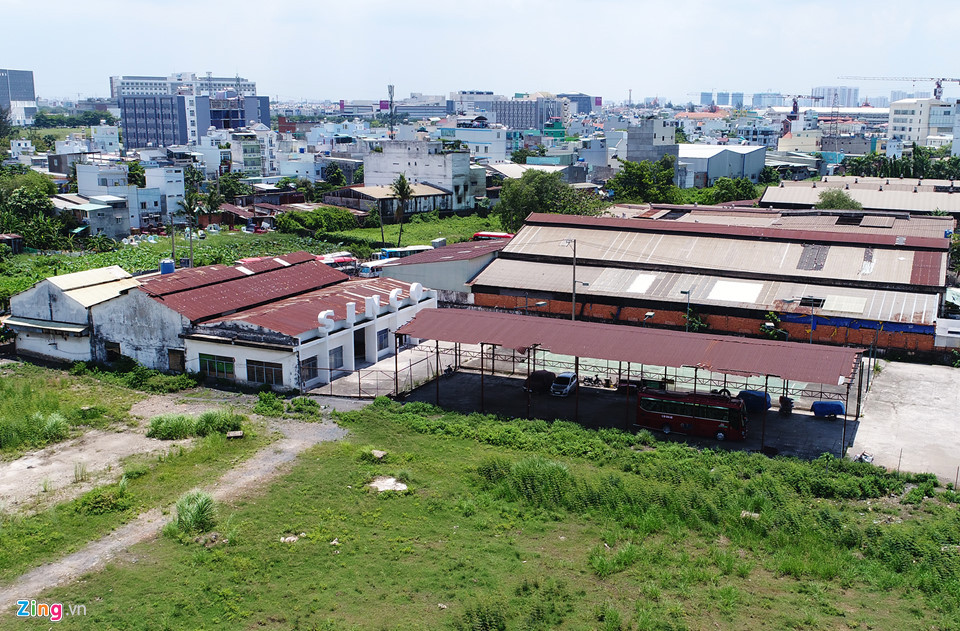 Năm 2009, đoàn giám sát của HĐND TP.HCM đã khảo sát thực địa và có kiến nghị thu hồi giao cho quận Bình Tân. Tuy nhiên, đến nay nó vẫn bị bỏ trống, trong khi đó, quận Bình Tân đang thiếu đất để xây nhà tái định cư, trường học... Tình trạng lãng phí đất công sau hơn 10 năm vẫn như cũ. Phần lớn diện tích là đất trống, cỏ mọc um tùm. Một góc nhỏ vẫn còn 3 dãy nhà cùng một mái che để xe khách, ôtô.