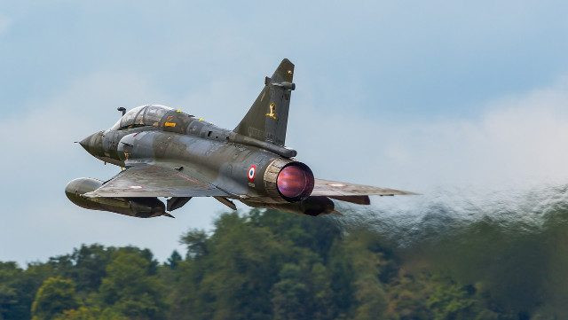 Dòng Mirage 2000-5 ra mắt vào năm 1999, là phiên bản nâng cấp có hệ thống điện tử hàng không tiên tiến cùng hệ thống điều khiển và cảm biến hiện đại, có khả năng bắn nâng cao, phục vụ cho cả hoạt động không đối không và không đối đất. Nguồn: Pixabay. 
