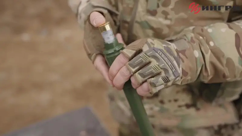 Thiết bị bắn "Rosyanka 12х76" thực chất là nòng lắp vào các súng phóng lựu kẹp dưới nòng hiện có. Nó có cấu trúc đơn giản và chỉ có một chức năng, nhưng nhờ đó đạt được những ưu điểm nhất định và các đặc điểm chính đáp ứng yêu cầu. Ảnh: Ingra. 