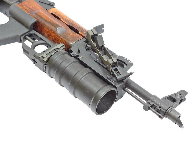 Thiết bị được thiết kế để bắn các mục tiêu trên không nhỏ, với tầm bắn hiệu quả 15-35m cho UAV đường kính 500 mm. Tốc độ bắn phụ thuộc vào kỹ năng người bắn. Ảnh: Súng phóng lựu GP-30 (Nguồn ảnh: dzen.ru). 