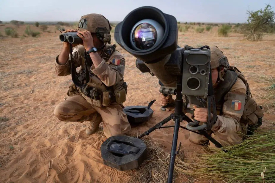 Bộ Quốc phòng Pháp cũng công bố kế hoạch mua 200 tên lửa chống tăng tầm trung Akeron và 329 tên lửa phòng không tầm ngắn Mistral 3, với tổng giá trị lên tới hơn 300 triệu EUR từ tập đoàn MBDA (Pháp). Ảnh: Tên lửa dẫn đường chống tăng Akeron MP (Nguồn: DGA ).