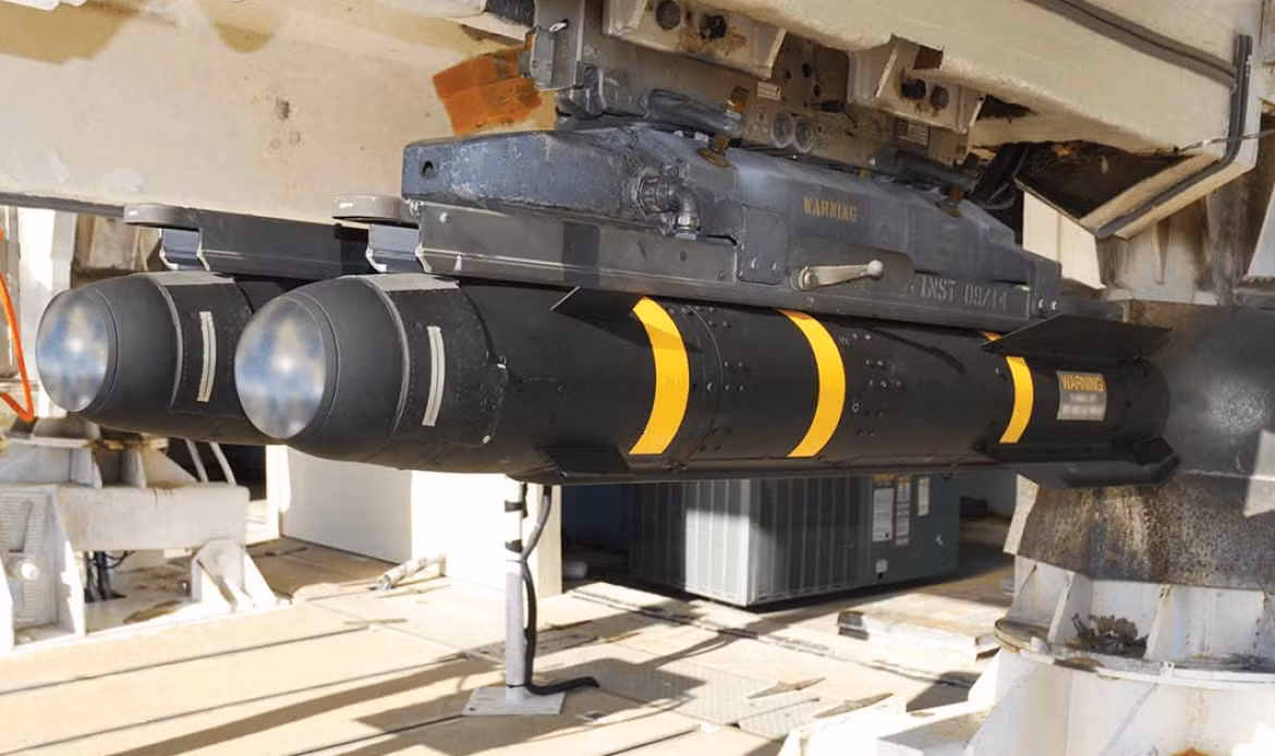 Theo một hợp đồng riêng với Chính phủ Mỹ trị giá 150 triệu USD, Ba Lan đã đặt mua tên lửa chống tăng dẫn đường Hellfire cho trực thăng AW-149. Đây là những phương tiện đầu tiên được mua cho Lực lượng Vũ trang Ba Lan trong những năm gần đây với khả năng sử dụng vũ khí dẫn đường. Nguồn: military-wiki.com.