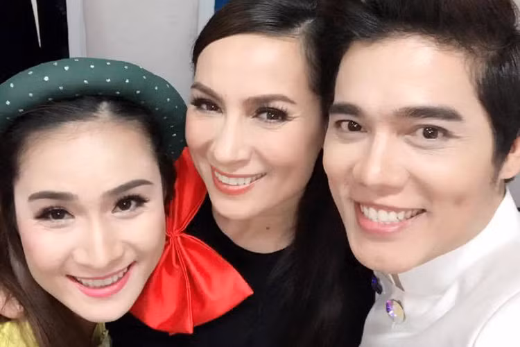 Mới đây, dư luận xôn xao clip Lưu Chí Vỹ bị bầu show chửi mắng khi đến trễ 2 tiếng, thậm chí bị một số khán giả quá khích đuổi đánh mặc dù anh liên tục nói lời xin lỗi. Ảnh: FBNV