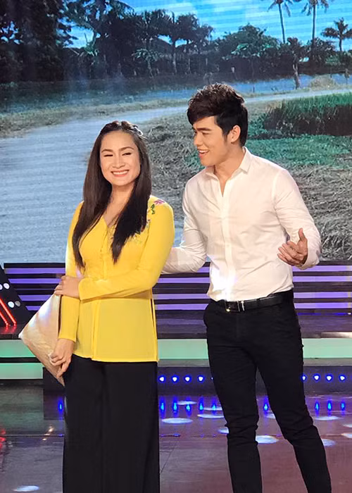 Chí Vỹ hiện là một trong những ca sĩ đắt show ở thị trường miền Tây dù không phải là cái tên hot trên truyền thông. Ảnh: FBNV