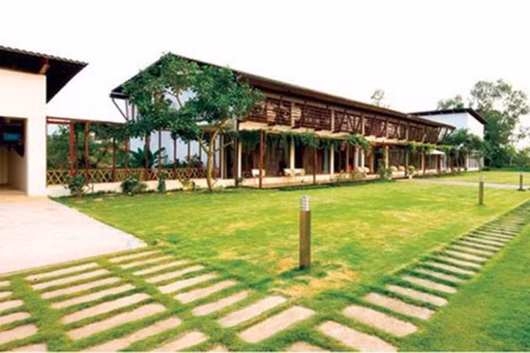 Ở ngoại thành Hà Nội, vợ chồng Mỹ Linh - Anh Quân sở hữu khu biệt thự rộng tới 1,2 hecta, với những bài trí thân thuộc và gần gũi với thiên nhiên khiến nhiều người ngưỡng mộ. (Ảnh: Vietnamnet)