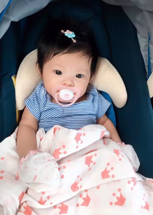 Hải Băng giấu chuyện sinh con vì “không muốn con của mình là đề tài để mọi người bàn tán và bình luận vì bé còn rất nhỏ và cũng không muốn đó là áp lực cho bé sau này”. Ảnh: FBNV