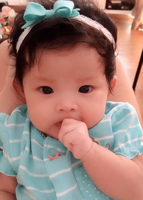 Từ cuối tháng 3/2017, Hải Băng đã liên tục vướng nghi vấn sinh con gái đầu lòng với Thành Đạt. “Với tôi, bây giờ chỉ muốn kiếm thật nhiều tiền, tự do và bên cô ấy”, cô từng viết. Ảnh: FBNV