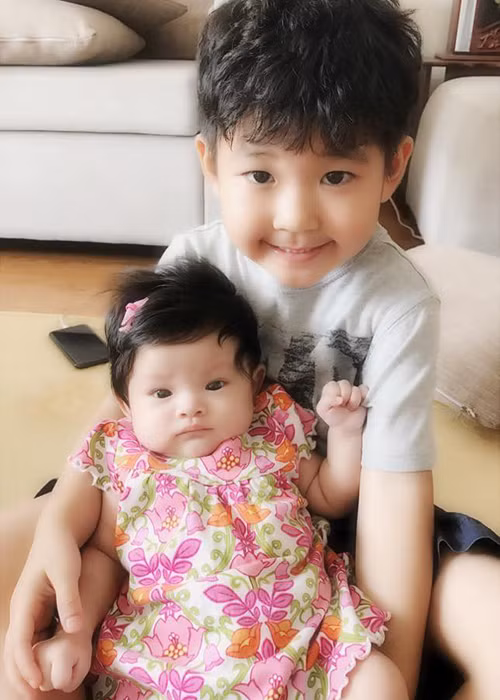 Ngoài cô con gái với Hải Băng, Thành Đạt còn có một cậu con trai tên Kid. Cậu nhóc là kết quả của cuộc hôn nhân giữa anh và hot girl Diệp Bảo Ngọc. Ảnh: FBNV