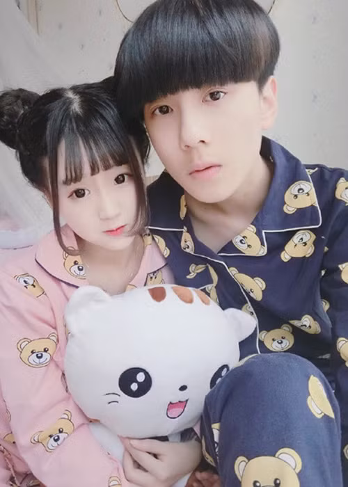 Giống bạn trai, Dương Thanh Ninh là MC trẻ dù không đình đám nhưng vẫn có cát-sê dẫn chương trình “khủng”. Ảnh: Ifeng