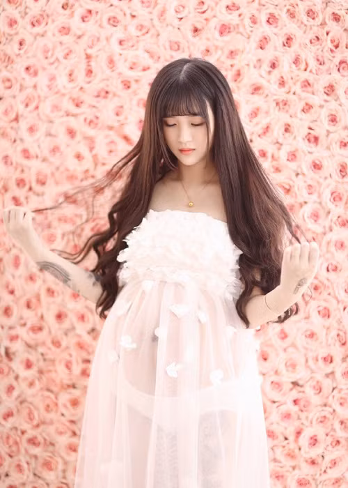 Dù mới 19 tuổi và chưa đăng ký kết hôn, Dương Thanh Ninh đã chuẩn bị sinh con cho bạn trai bằng tuổi là MC Vương Nhạc Nhạc. Ảnh: Khám Phá