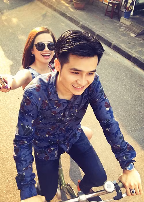 Khi mẹ của Hoàng Yến biết con gái yêu Hà Anh, bà một mực ngăn cản. Để thuyết phục mẹ của Hoàng Yến, Hà Anh bắt đầu chú tâm học hành. Nhờ kết quả học tập ngày càng tốt, cặp đôi được chính thức tìm hiểu nhau. Ảnh: FBNV