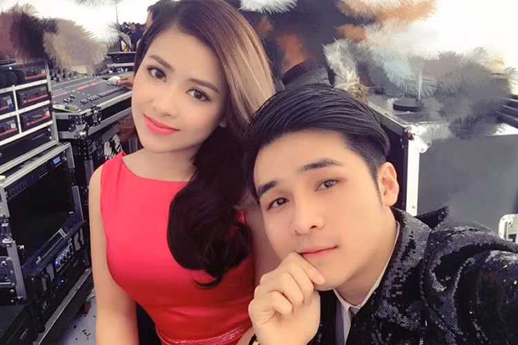 Khi được hỏi về dự định cho một đám cưới trong tương lai, Hà Anh và Hoàng Yến cho hay cả hai xác định sẽ tiếp tục yêu nhau vài năm nữa trước khi tính đến chuyện hôn nhân bởi còn muốn phấn đấu cho sự nghiệp riêng. Ảnh: FBNV