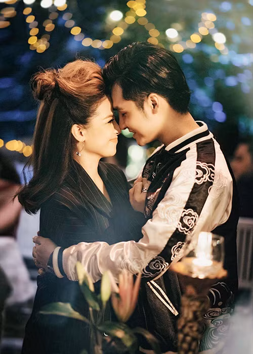 Trong trường, từ bạn bè đến thầy cô đều biết chuyện tình giữa Hoàng Yến và Hà Anh. Nhiều người không hiểu vì sao một cô gái nhút nhát, hiền lành, chăm học lại yêu một chàng trai nghịch ngợm, đào hoa như Hà Anh. Ảnh: FBNV