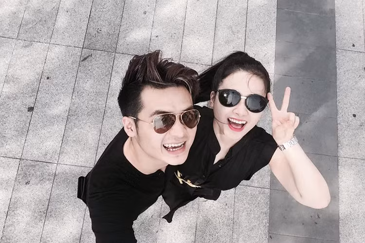 Cặp đôi trưởng thành từ Sao mai điểm hẹn luôn cố gắng để hỗ trợ nhau trong công việc và cuộc sống. Dù cũng có nhiều khi bị mang ra so sánh không nổi tiếng bằng bạn gái nhưng Hà Anh không buồn vì anh cho rằng mỗi người có một thế mạnh riêng. Ảnh: FBNV