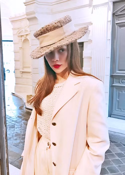 Tháng 3/2017, Hồ Ngọc Hà - Chu Đăng Khoa vướng nghi vấn đã chia tay khi sau hình ảnh ở Mỹ, không còn thấy cả hai xuất hiện bên nhau. Ngoài ra, trên trang cá nhân, Hà Hồ đã để lại để hashtag tự do khi khoe tin nhắn tình cảm mùi mẫn của 1 người bí ẩn. Ảnh: FBNV