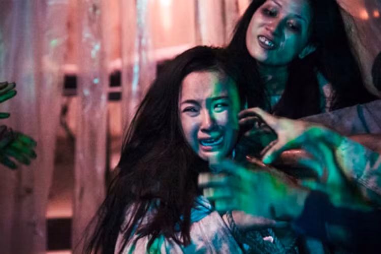 Sau gần 6 năm gắn bó với sàn catwalk, năm 2013, Trang Trần bén duyên điện ảnh với vai diễn đầu tay trong bộ phim “Biết chết liền”. Ảnh: Thế giới điện ảnh