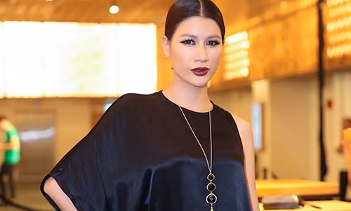 Bi chi trich, Trang Tran van “da deu” nghe si Xuan Huong