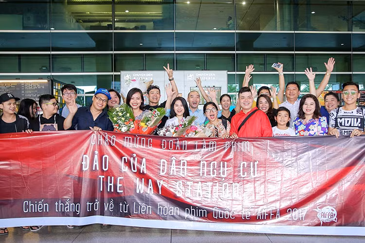 8 đề cử gồm: “Phim hay nhất”, “Đạo diễn xuất sắc nhất” (Hồng Ánh), “Nữ diễn viên chính xuất sắc nhất” (Ngọc Thanh Tâm), “Nam diễn viên chính xuất sắc nhất” (Phạm Hồng Phước), “Nữ diễn viên phụ xuất sắc nhất” (NSƯT Ngọc Hiệp), Kịch bản xuất sắc nhất (nhà văn Nguyễn Quang Lập), “Đạo diễn hình ảnh xuất sắc nhất” (NSND Lý Thái Dũng), “Dựng phim xuất sắc nhất” (Julie Béziau).