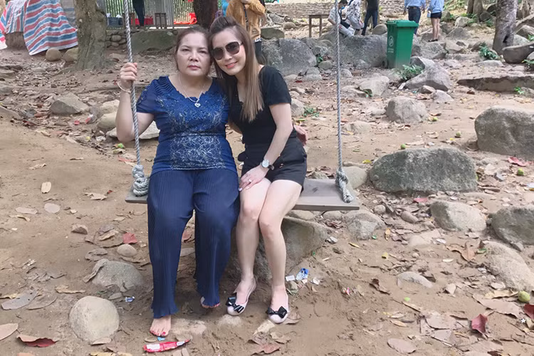 Kelly Nguyễn có mối quan hệ khá tốt với mẹ của Bảo Duy. Theo lời Bảo Duy, anh và bạn gái quen biết nhau từ lâu nhưng chỉ mới bắt đầu hẹn hò được 2 tháng. Ảnh: FBNV