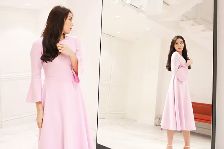 Kỳ Duyên khoe vẻ đẹp thanh lịch, sang trọng với mẫu thiết kế có tông hồng pastel ngọt ngào với phom xòe cổ điển.