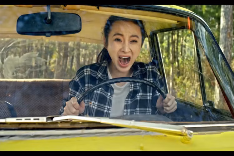 Ngoài phim truyền hình, Angela Phương Trinh còn gặt hái thành công trong lĩnh vực phim điện ảnh. Những năm gần đây, “bà mẹ nhí” xuất hiện trên màn ảnh rộng trong các bộ phim “Taxi, em tên gì?”, “Sứ mệnh trái tim”, “Vệ sĩ, tiểu thư và thằng khờ”...Ảnh: Thế giới văn hóa