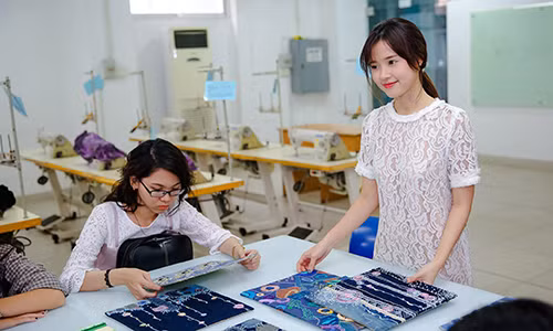 Midu dap tra khi bi che hoc kem giua on ao lam tro giang