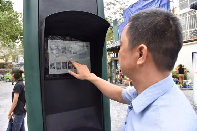 Tại đây cũng có các cột tra cứu điện tử phục vụ bạn đọc muốn tìm kiếm nhanh cuốn sách mình quan tâm.