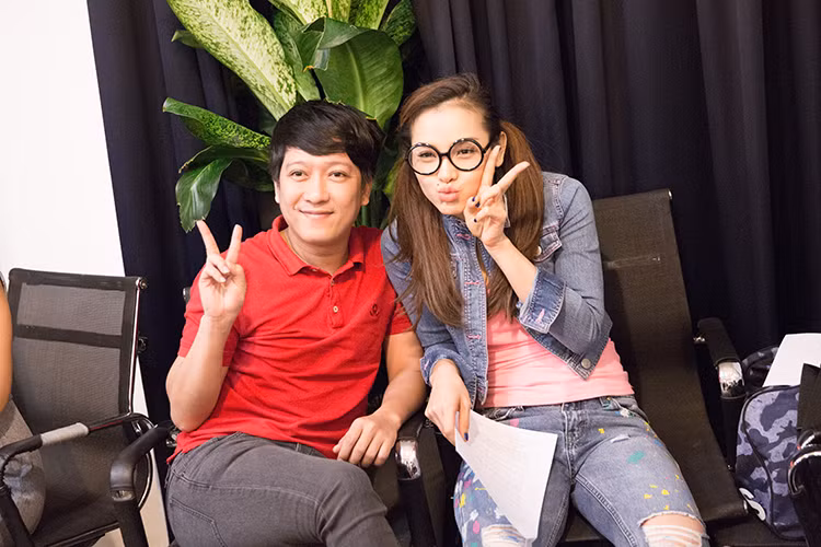 Khi đọc kịch bản lần đầu, Trường Giang đã cảm thấy rất thích và có cơ duyên đặc biệt với vai diễn có tên “Mười”, vì nó trùng với cái tên “Mười Khó” đã đưa tên tuổi anh đến với khán giả.