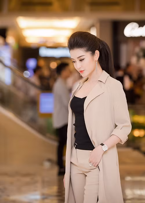 Huyền My cũng chủ động thay đổi phong cách khi xuất hiện trước công chúng để đa dạng hình ảnh bản thân hơn.