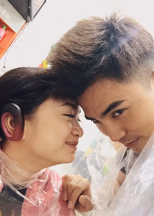 Ngoài đóng chung phim “Em chưa 18”, Kaity Nguyễn và Will còn thể hiện ca khúc cùng tên của phim. Ảnh: FBNV