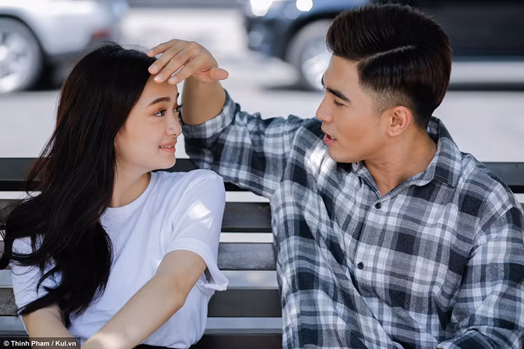 Trước khi bộ phim công chiếu, Kaity Nguyễn và Will vướng nghi vấn hẹn hò. Tin đồn rộ lên bởi cả hai có những cử chỉ, hành động thân mật dành cho nhau từ ở sự kiện đến đời thường. Ảnh: Kul News