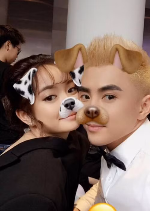 Nhận xét về Kaity Nguyễn, Will cho hay bạn diễn 18 tuổi này vẫn ngây thơ, trẻ con và hơi nhõng nhẽo ngoài đời nhưng khi làm việc trên phim trường rất nghiêm túc, chịu khó học hỏi và tiến bộ nhanh. Ảnh: FBNV