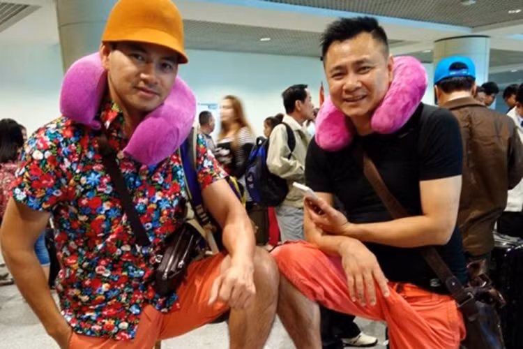 Xuân Bắc và Tự Long từng chia sẻ đã từ chối nhiều lời mời diễn vì không có người còn lại dù được trả tiền cao. Tuy nhiên đó là những trường hợp từ chối khi bên sản xuất không đáp ứng được yêu cầu. Cho đến nay, tình bạn giữa hai nghệ sĩ này được nhiều người ngưỡng mộ. Ảnh: FBNV