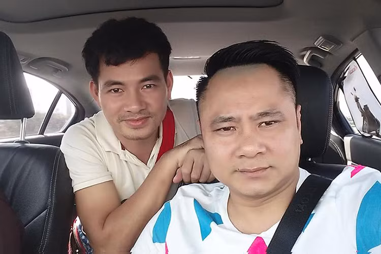 Tự Long - Xuân Bắc vốn có cá tính riêng biệt. Trong khi Tự Long là người nóng tính, đôi khi nói thắng nói thật thì Xuân Bắc rất khéo léo, giỏi nhịn. Ngoài ra, nếu Tự Long luôn đúng giờ thì Xuân Bắc nổi tiếng là “chủ nông trường cao su”. Ảnh: Công Lý