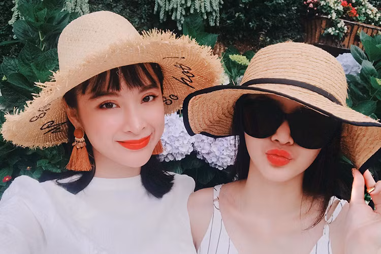 Phương Trang - em gái của Angela Phương Trinh cũng nhận được sự chú ý. Hiện tại, Phương Trang vẫn theo đuổi công việc kinh doanh online. Ảnh: FBNV