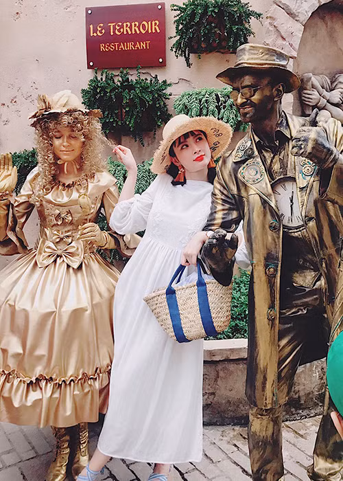 Về kế hoạch sắp tới, Angela Phương Trinh sẽ ghi hình cho bộ phim “Mối tình đầu của tôi”. Đây là dự án đánh dấu sự tái xuất của cô sau 9 năm vắng bóng trên truyền hình. Ảnh: FBNV