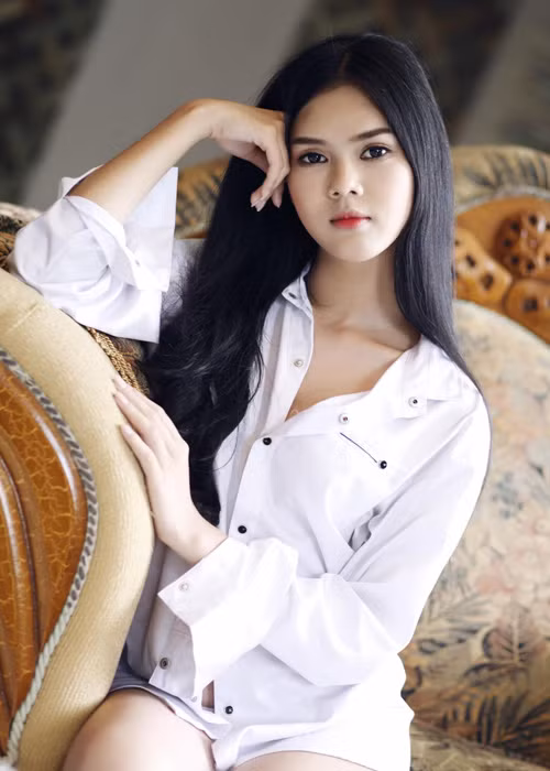 Lê Ngọc Trinh từng chia sẻ, cô cảm thấy bản thân may mắn khi sở hữu vẻ ngoài giống nữ hoàng nội y. Tuy nhiên, người đẹp gốc Cần Thơ phủ nhận bắt chước đàn chị. Ảnh: FBNV