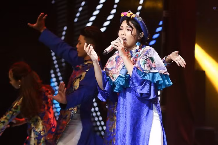 So với Ali Hoàng Dương, Anh Tú và Hiền Hồ, Hiền Mai không phải là cái tên hút truyền thông nhưng vẫn là đối thủ đáng gờm với 4 thí sinh còn lại. Cô gái này gây ấn tượng bởi giọng hát đầy nội lực cùng vẻ ngoài xinh xắn. Ảnh: VTC News