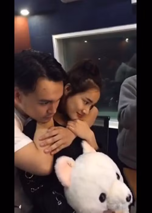  Chuyện tình của Nhã Phương - Trường Giang tiếp tục gặp sóng gió khi cách đây không lâu, Nhã Phương có những cử chỉ thân thiết bên ca sĩ Nguyễn Trần Trung Quân và tiếp đó được cho là cãi nhau với Trường Giang. Ảnh: Đời sống pháp luật