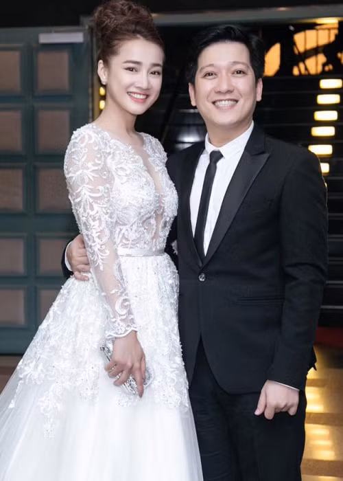 Từ bị nghi PR, trải qua không ít sóng gió, chuyện tình giữa Nhã Phương và Trường Giang ngày càng ngọt ngào. Hiện tại, người hâm mộ rất mong chờ cặp đôi phim giả tình thật này sớm về chung một nhà. Ảnh: Saostar