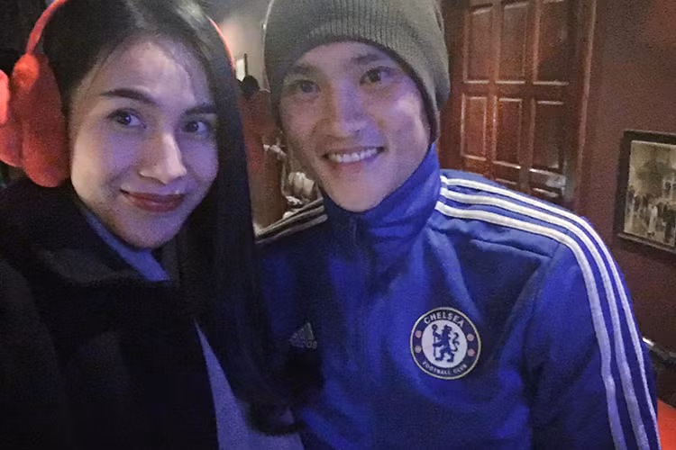 Công Vinh thường xuyên cùng Thủy Tiên uống trà, nghe nhạc thiền. Đôi khi, cặp đôi nổi tiếng này ra ngoài ăn tối để tận hưởng không khí lãng mạn hay thỉnh thoảng đi du lịch để hâm nóng tình cảm vợ chồng. Ảnh: FBNV