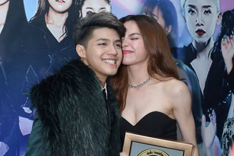 Hồ Ngọc Hà cũng từng dành lời có cánh cho Noo Phước Thịnh. Cô khen anh là nam ca sĩ trẻ luôn biết cố gắng, nắm bắt được lợi thế và đầu tư mạnh hơn đồng thời có chất giọng hoàn toàn riêng biệt. Ảnh: Dân Việt