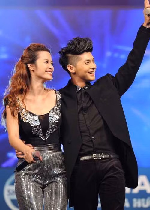 Mỗi lần cùng xuất hiện tại sự kiện hay trong đời sống thường ngày, Đông Nhi và Noo Phước Thịnh rất thân thiết và dành cho nhau những cử chỉ quan tâm, chăm sóc. Ảnh: VTC