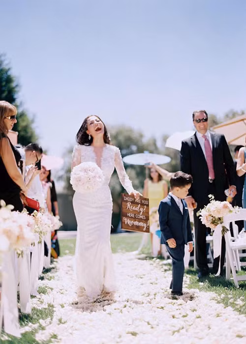 Trước đám cưới, Ngọc Thúy và luật sư Trường đã có nhiều năm chung sống. Cả hai cũng đã có một cậu con trai chung (trong ảnh). Ảnh: FBNV