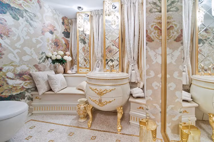 Nhiều món đồ trên du thuyền được dát vàng sáng bóng (Ảnh: upscalelivingmag.com)