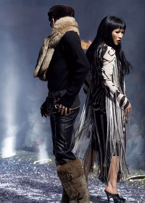 Một năm trước khi xảy ra mâu thuẫn, Mr Đàm và "chị Chanh" còn sánh đôi trình diễn thời trang trong show Ánh sáng ngân hà. Ảnh: Giadinhvietnam