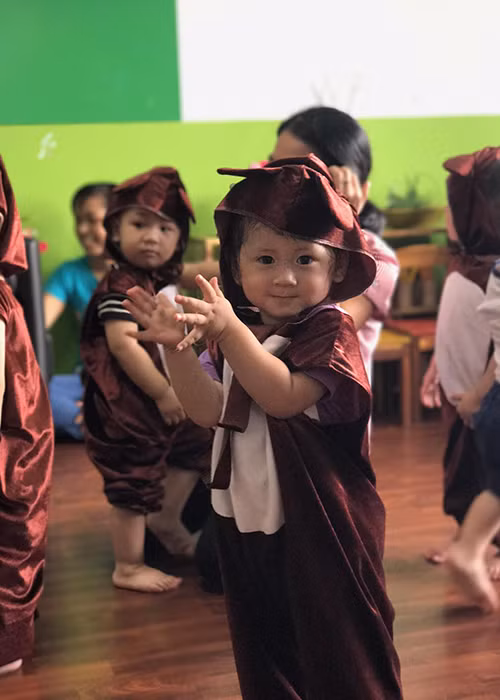 Nữ diễn viên “Hương ga” đã chọn được một trường mầm non để cho con gái đi học. Ảnh: FBNV