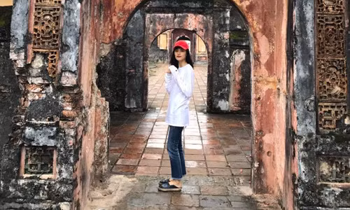 Quay lai voi Cuong Do la, Ha Vi lai lo gu thoi trang “tham hoa“?