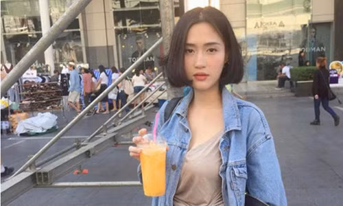 Ví dụ điển hình cho phong cách cá tính mà vẫn diện được kiểu tóc “quyển vở” này.